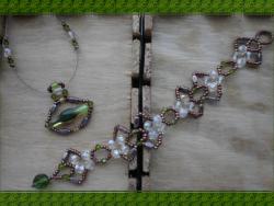 Création en olivine, jaune paille claire et bronze